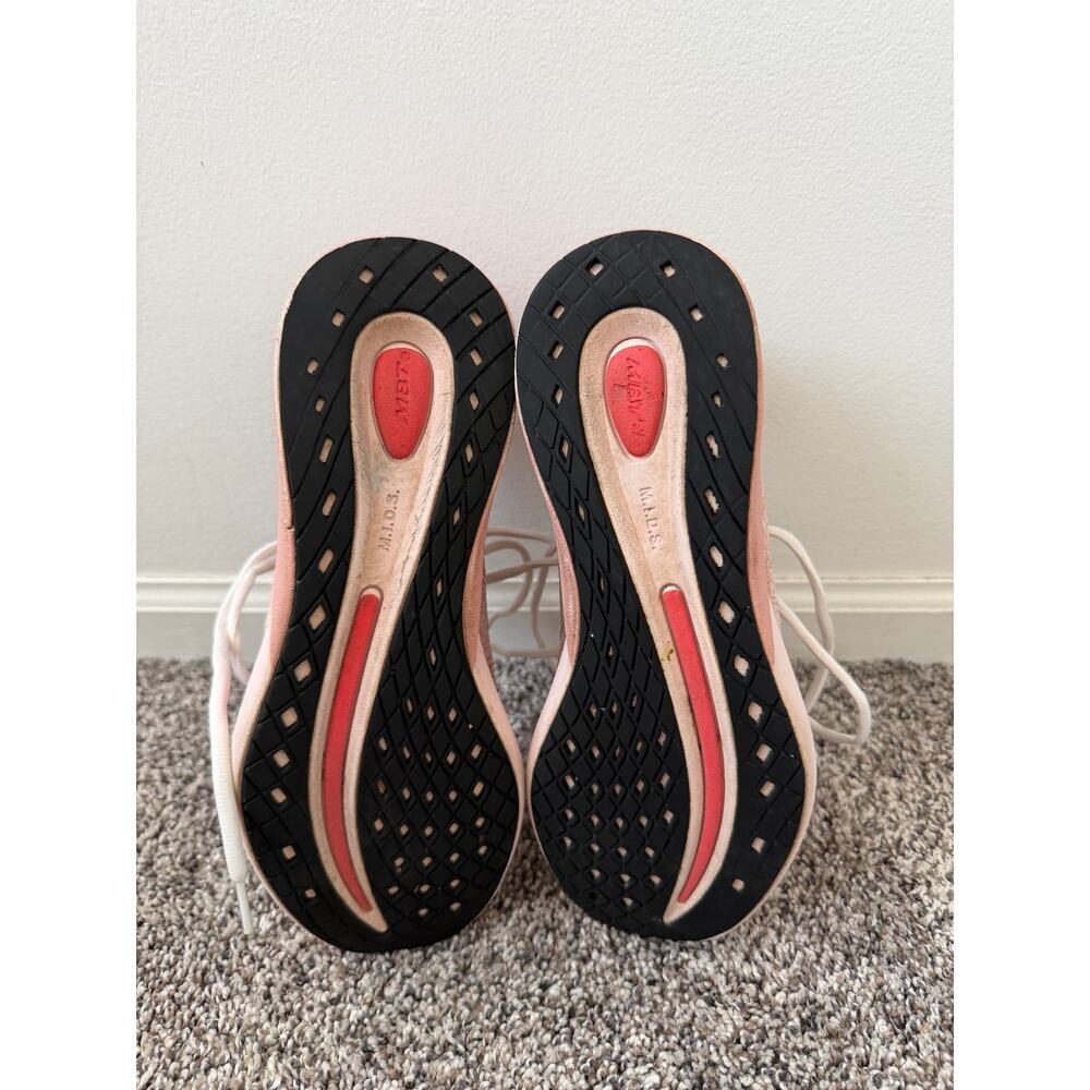 Huracan 3, 3000 running shoe women's size 7.5 - Picture 8 of 8